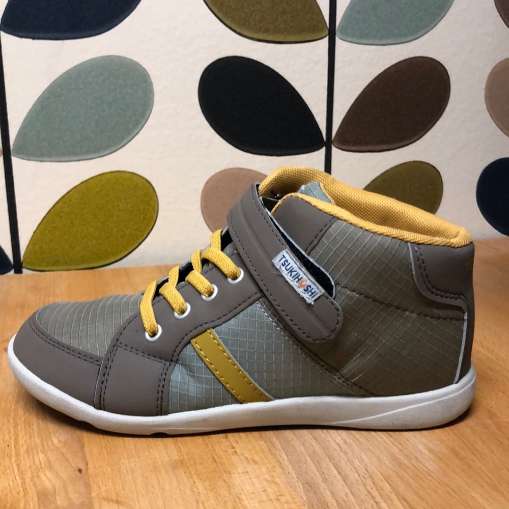 Tsukihoshi Boys’ Shoes, size 13